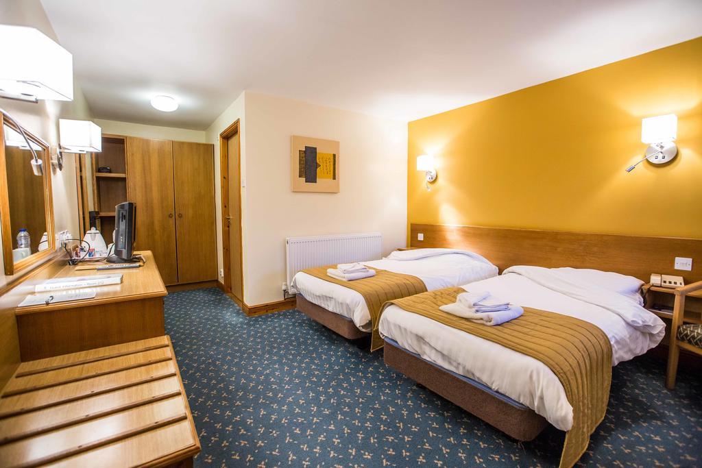 Tollgate & Leisure Hotel 4*