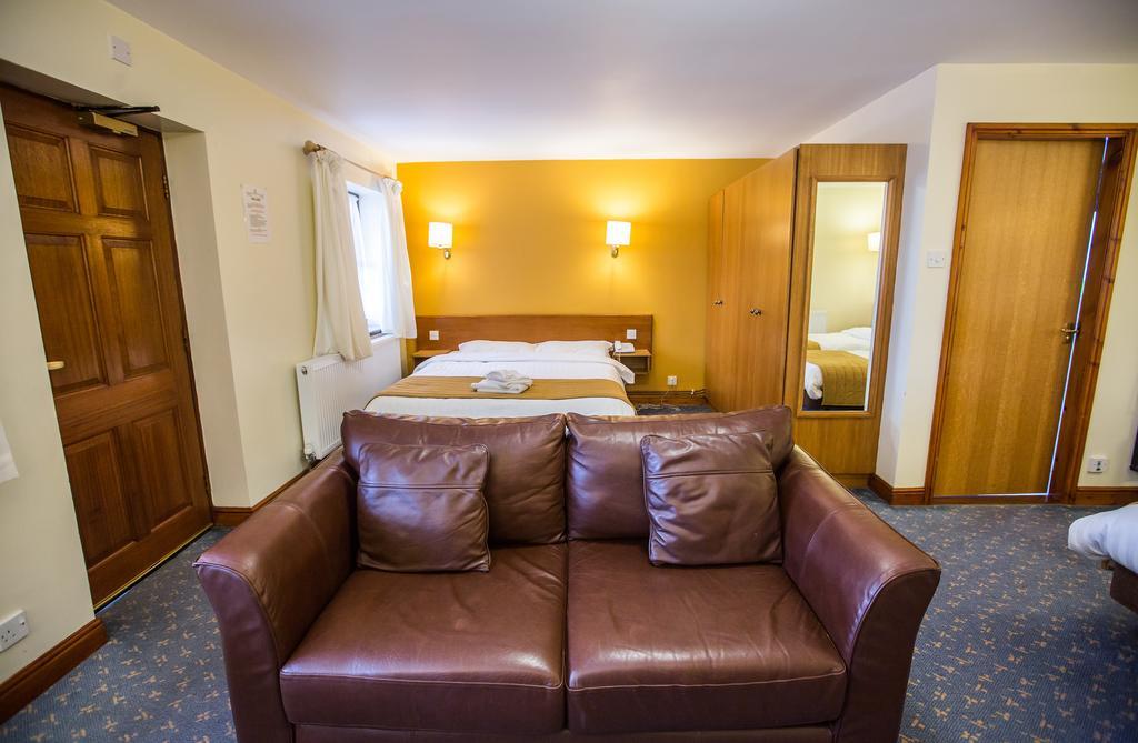 Tollgate & Leisure Hotel 4*